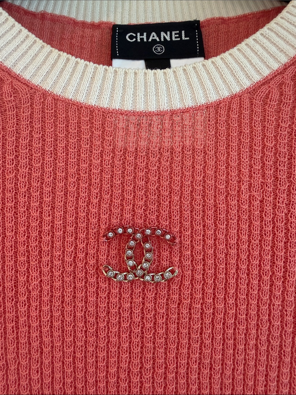 Chanel Coral Knit Ribbed Top With Cream Trim And Cc Logo Size 36 — image 3 of 6